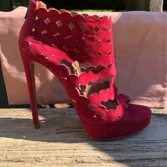 Alaia Red Suede Scalloped CutOut Heel,Size-38.5 - Picture 5 of 16